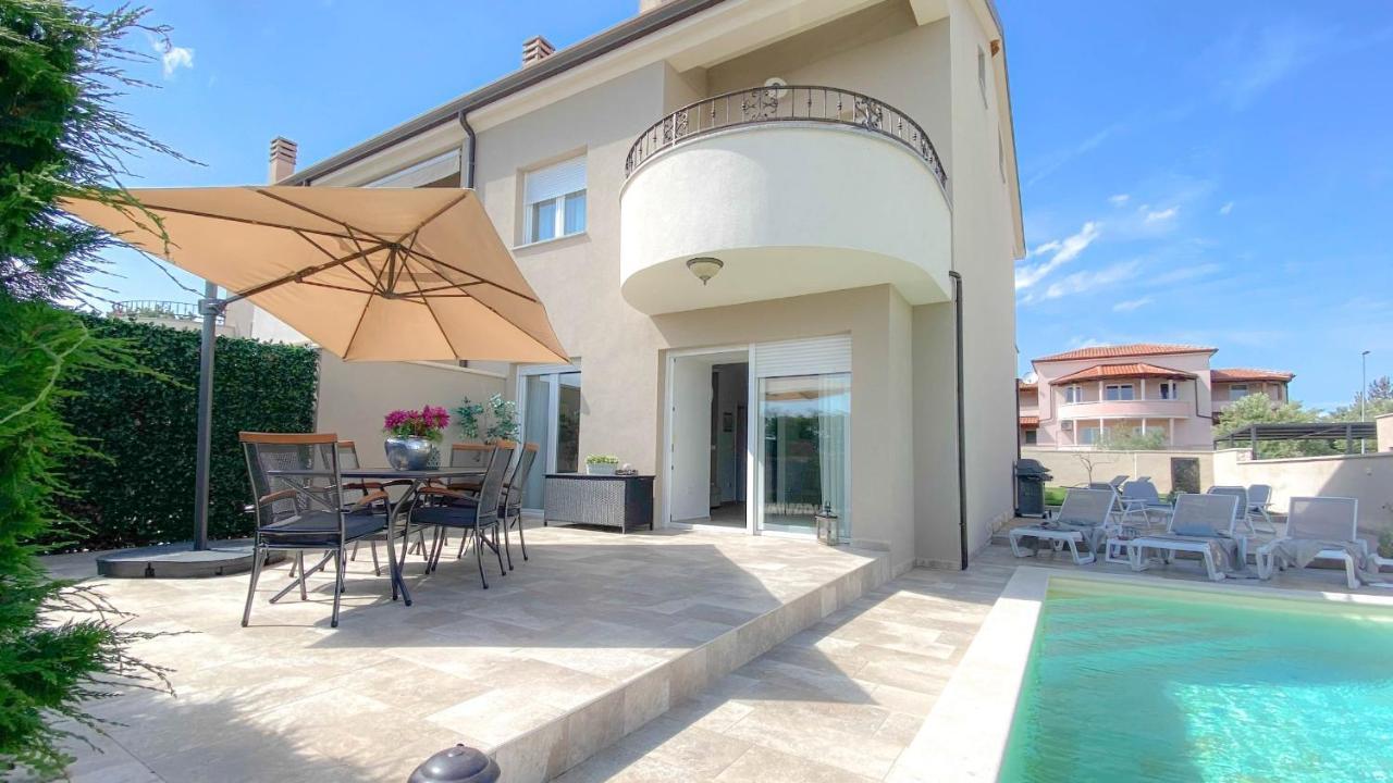 Casa Hana Buzinija Luaran gambar