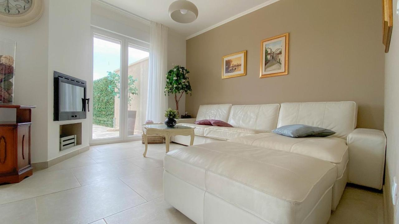 Casa Hana Buzinija Luaran gambar